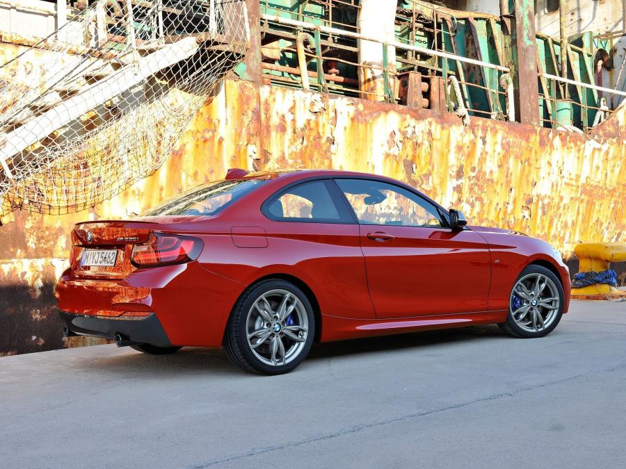  BMW M235i Coupe 2014 года  (фото 15 из 46)